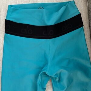 ALO Yoga Small women's high rise Aqua Leggings with Black Band-